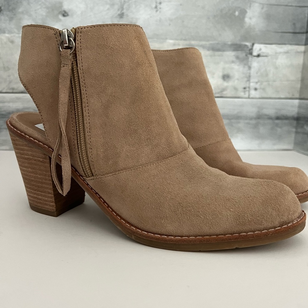 Dolce Vita cut out booties, size 10